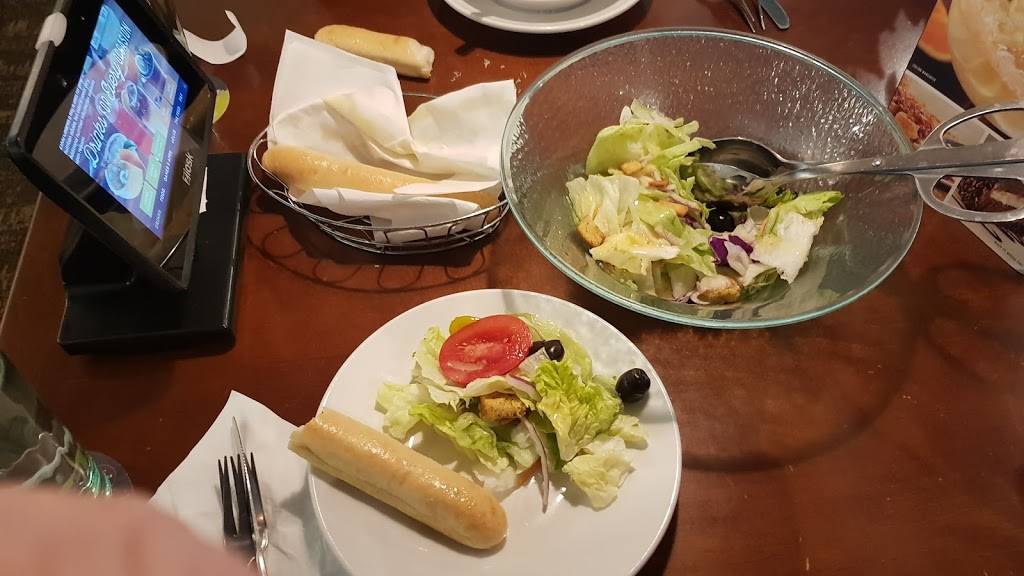 Olive Garden Italian Restaurant | meal takeaway | 323 N Rock Rd, Wichita, KS 67206, USA | 3166846757 OR +1 316-684-6757