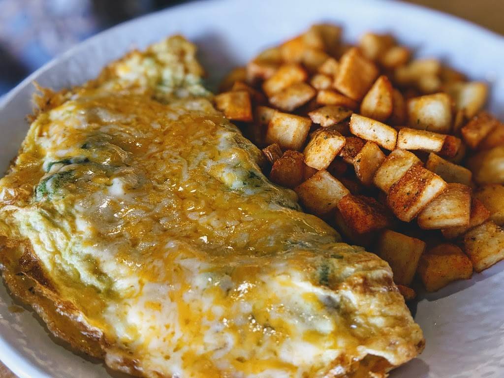 The Cracked Egg | restaurant | 9921 W Charleston Blvd #6, Las Vegas, NV 89117, USA | 7024764204 OR +1 702-476-4204