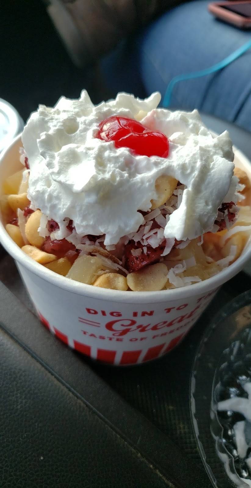 Freddys Frozen Custard & Steakburgers | restaurant | 7707 Interstate 35 Access Rd, San Antonio, TX 78224, USA | 2109219000 OR +1 210-921-9000