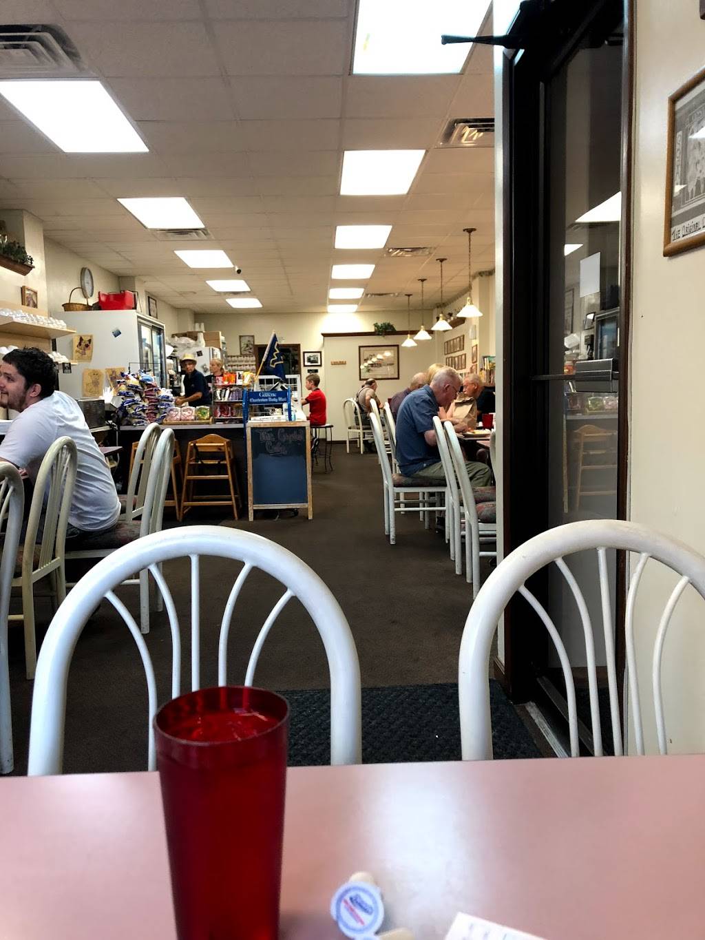 Crystal Cafe | cafe | 402 Market St, Parkersburg, WV 26101, USA | 3044285680 OR +1 304-428-5680