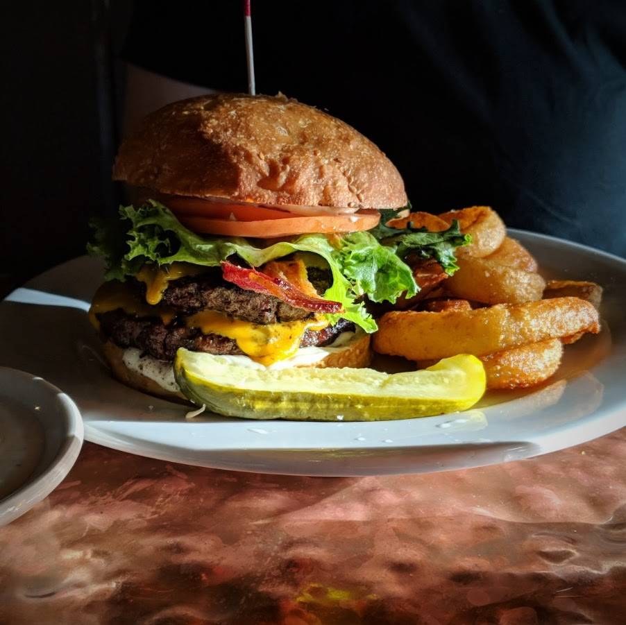 Burgers and Brew | restaurant | 317 3rd St, West Sacramento, CA 95605, USA | 9165720909 OR +1 916-572-0909