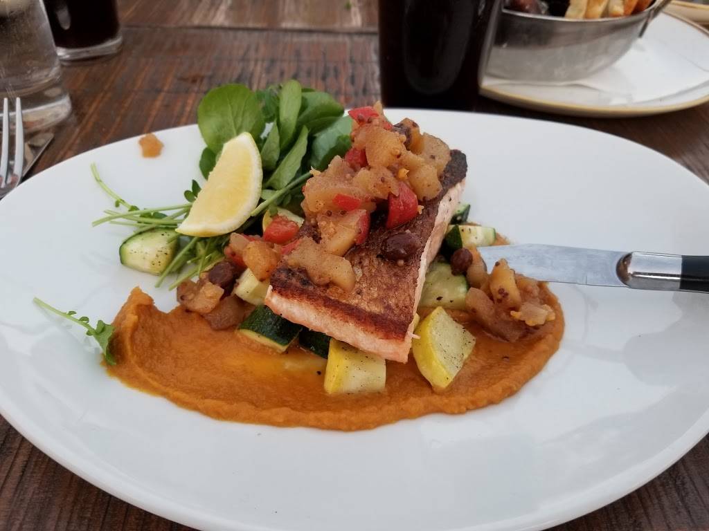 Alley Cat Oyster Bar | restaurant | 1056 Old River Rd, Cleveland, OH 44113, USA | 2165749999 OR +1 216-574-9999