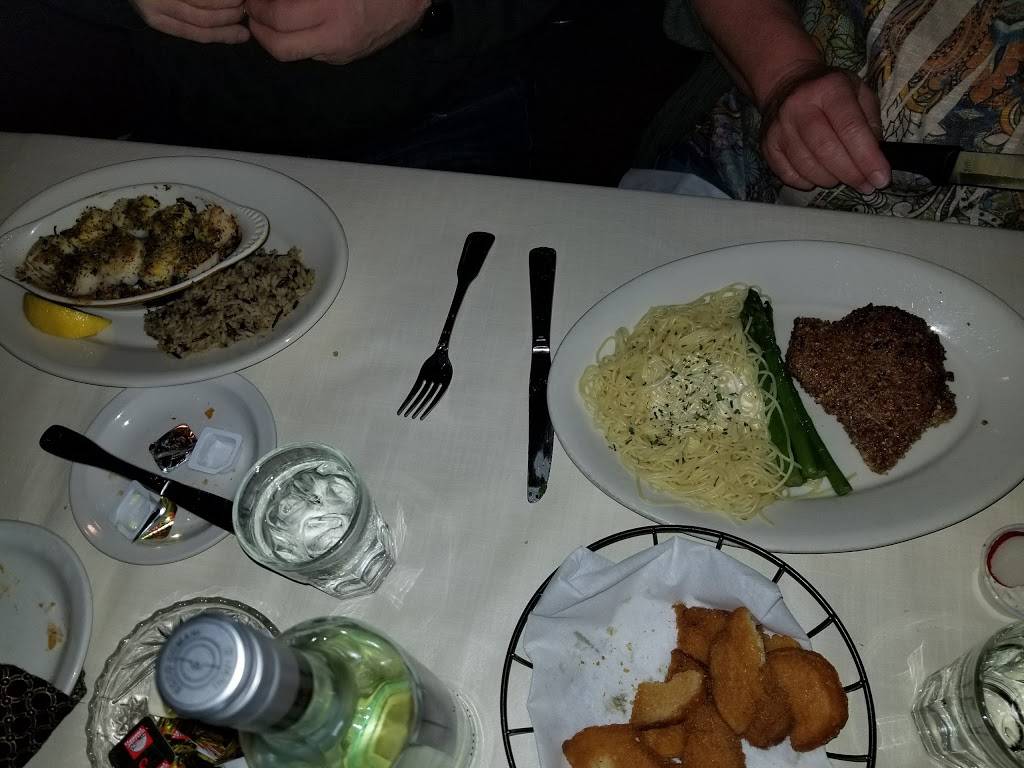 Biggars Supper Club | restaurant | 204 W Main St, Winneconne, WI 54986, USA | 9205824422 OR +1 920-582-4422