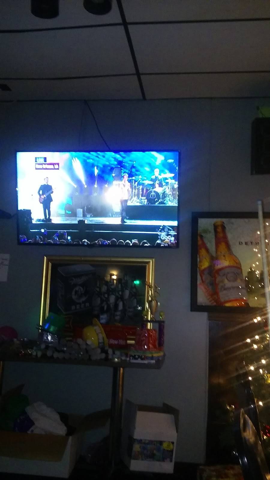 Bottomz UP Bar & Grill | restaurant | 400 Washington Ave, Bay City, MI 48708, USA | 9898929220 OR +1 989-892-9220