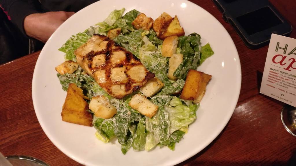 Houlihans | restaurant | 8240 Gateway Overlook Dr, Elkridge, MD 21075, USA | 4107826016 OR +1 410-782-6016