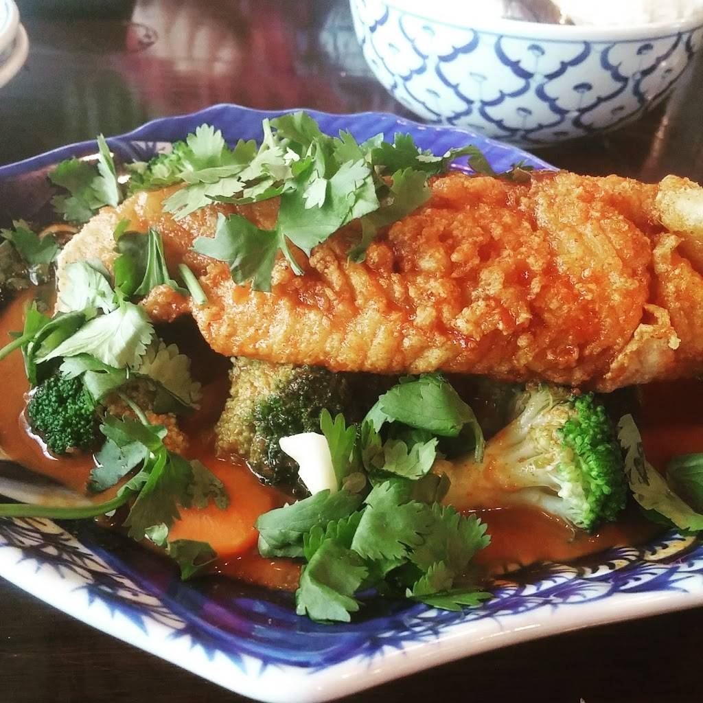 Thai Basil Restaurant & Bar | restaurant | 1180 W Frontage Rd, Stillwater, MN 55082, USA | 6514394033 OR +1 651-439-4033