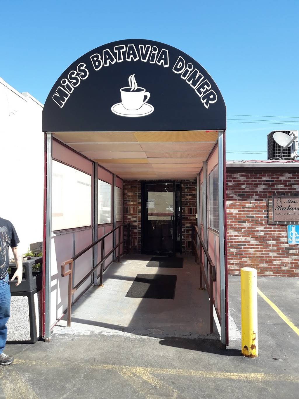 Miss Batavia | restaurant | 566 E Main St, Batavia, NY 14020, USA | 5853439786 OR +1 585-343-9786