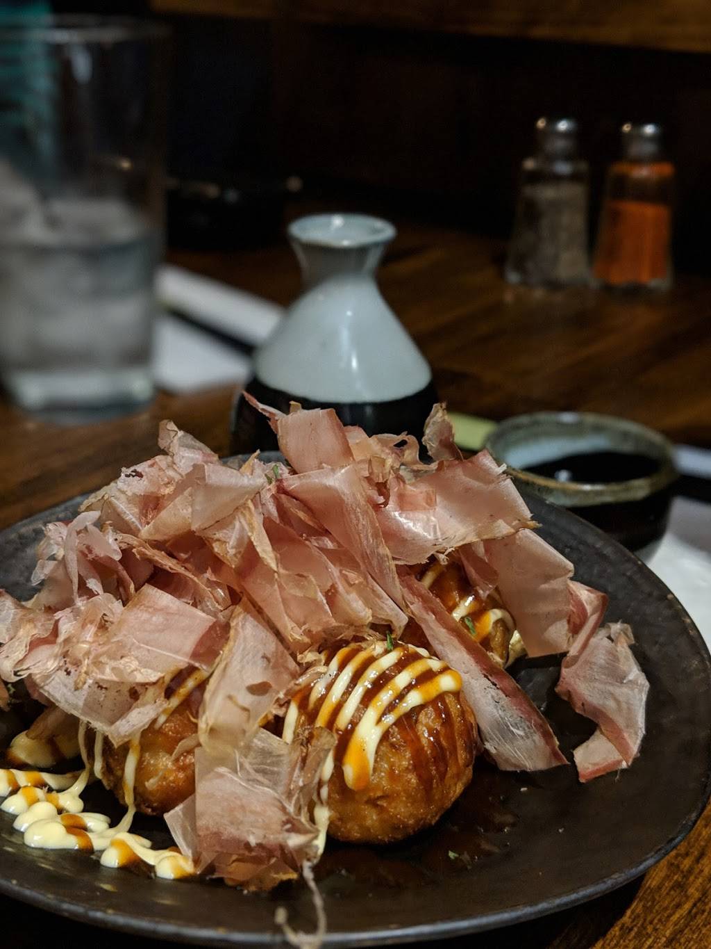 Ramen Kuro Shiro | restaurant | 128 Crown St, New Haven, CT 06510, USA | 4752345568 OR +1 475-234-5568