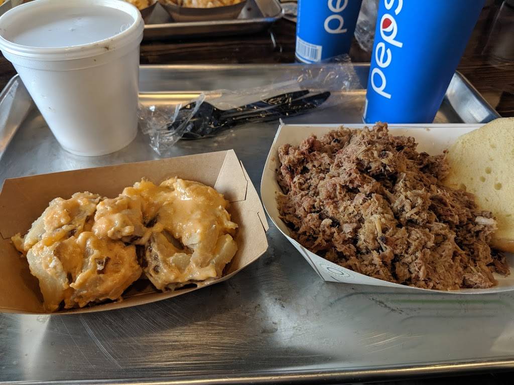 Outlaw Smokehouse | restaurant | 215 West E Front St, Napoleon, OH 43545, USA | 4195920405 OR +1 419-592-0405