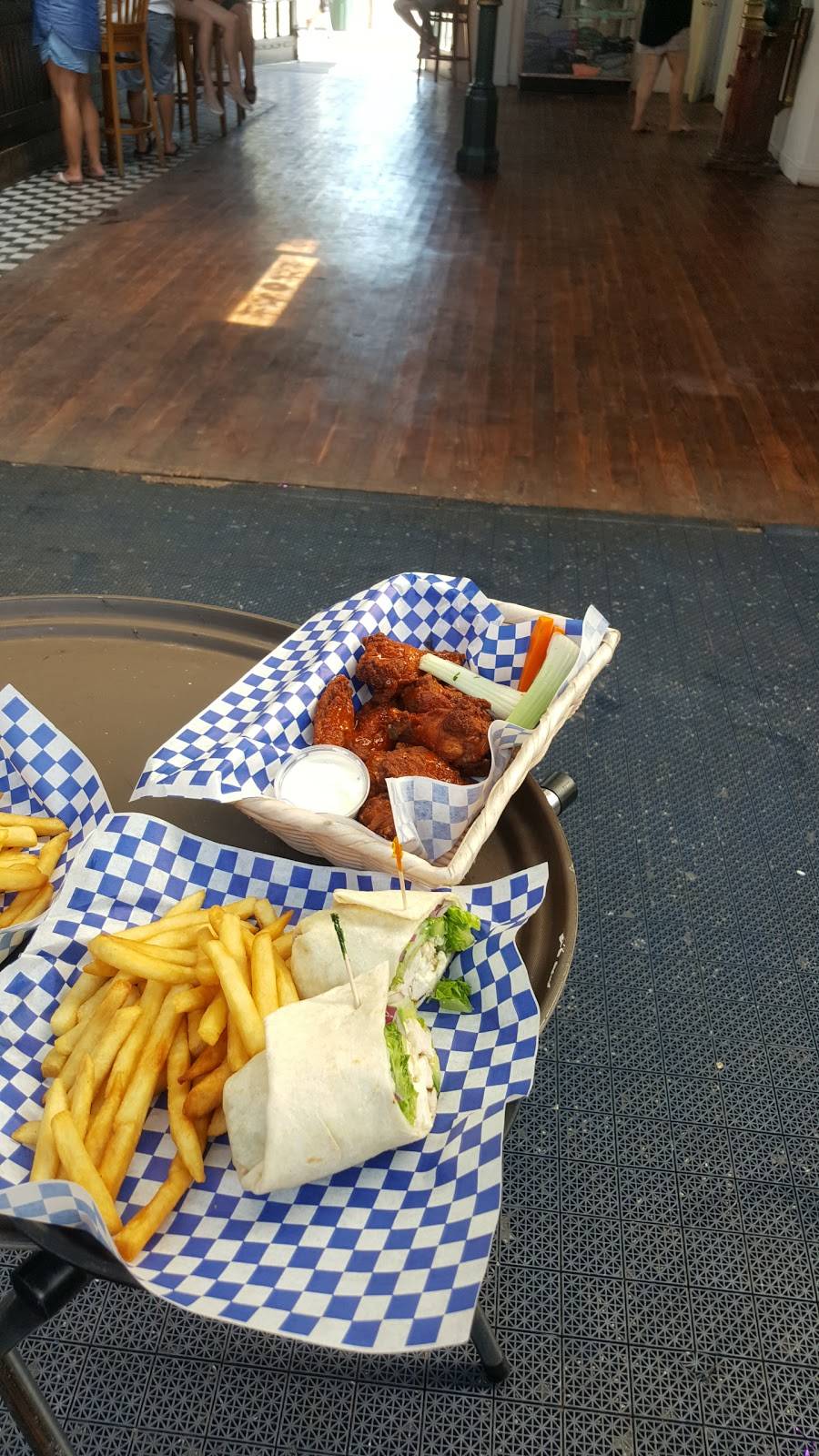 Schooner Inn | restaurant | 57 Bay View Walk, Ocean Beach, NY 11770, USA | 6315838498 OR +1 631-583-8498