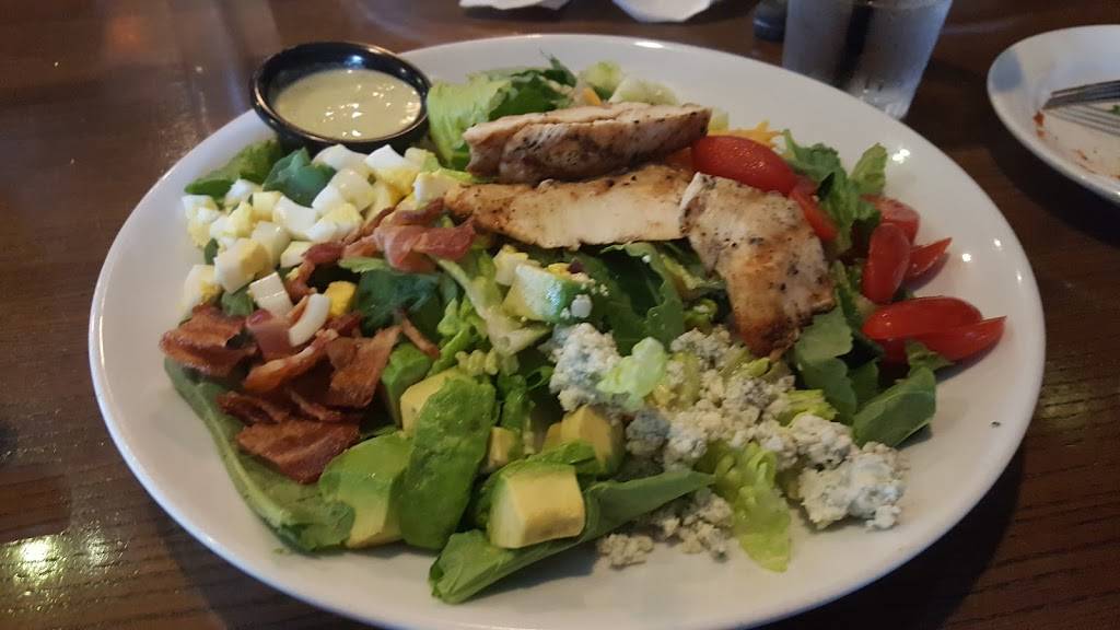 TGI Fridays | restaurant | 888 N, IL-59, Aurora, IL 60504, USA | 6308516565 OR +1 630-851-6565