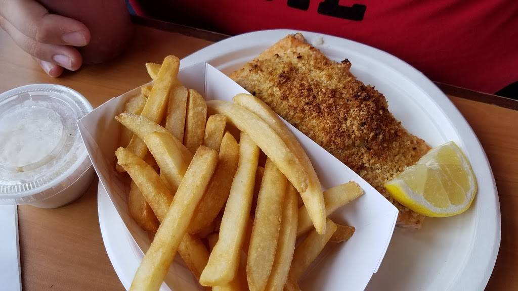 Woods Seafood | restaurant | 15 Town Wharf, Plymouth, MA 02360, USA | 5087460261 OR +1 508-746-0261