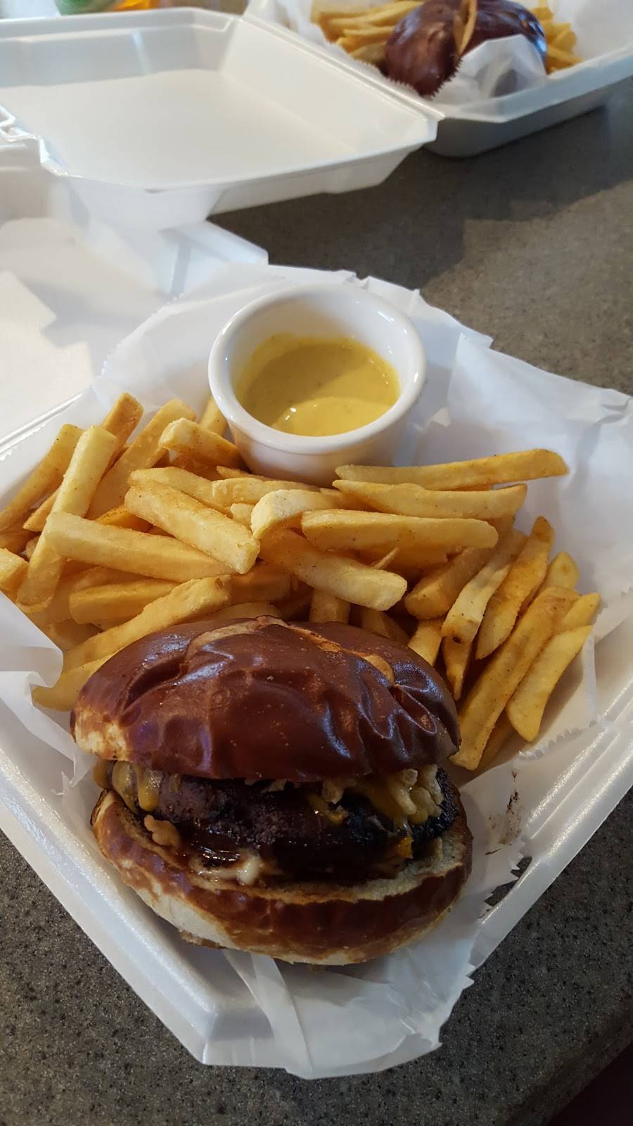 Andys Place | restaurant | 208 S Broad St, Holly, MI 48442, USA | 2483825020 OR +1 248-382-5020