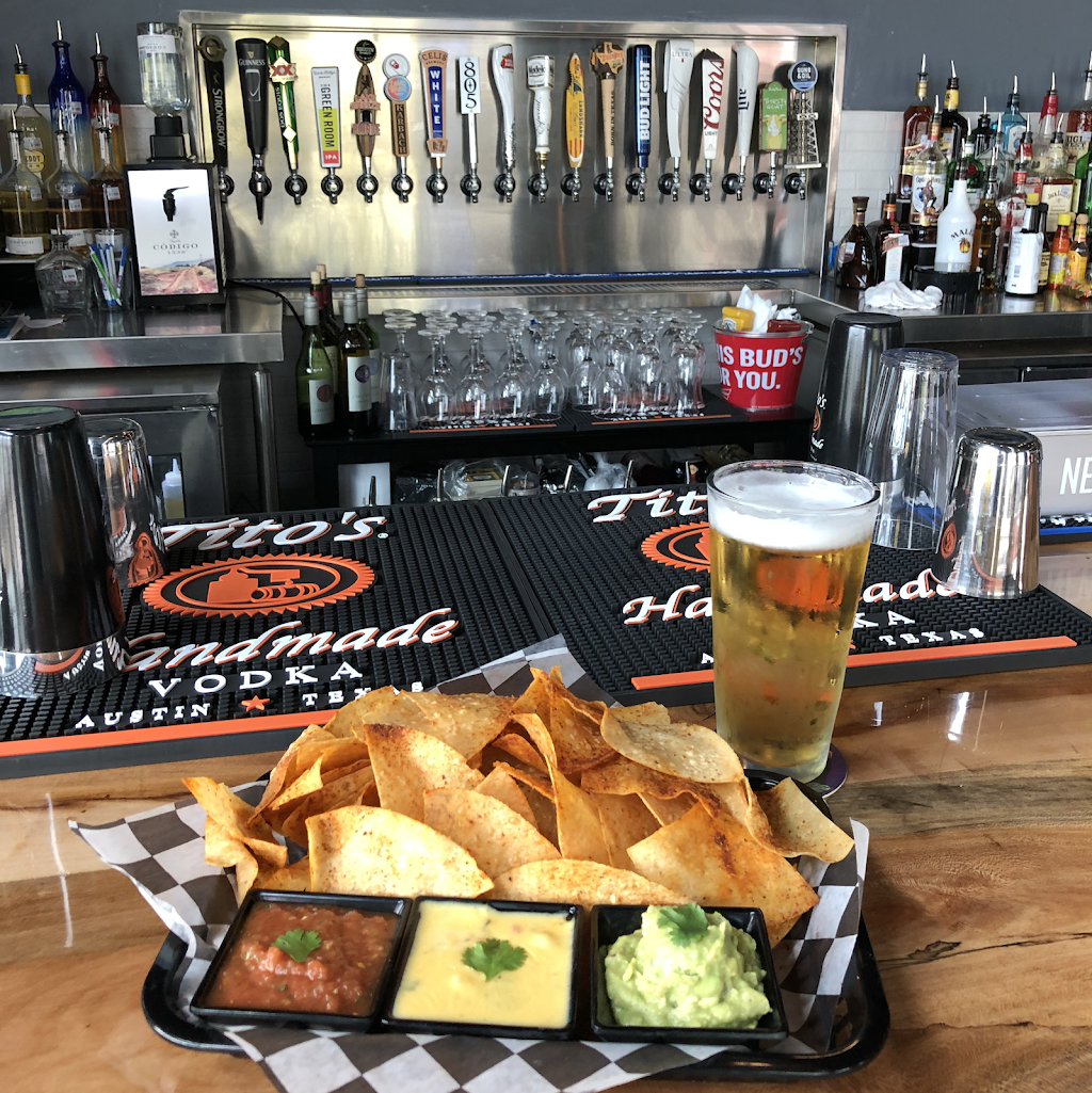 Double Schotts Sports Bar & Grill | restaurant | 2055 Central Plaza Suite 102, New Braunfels, TX 78130, USA | 8306325355 OR +1 830-632-5355