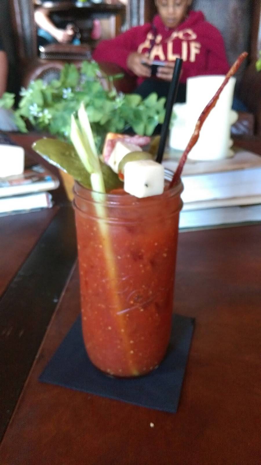 Tasting Room at Walkers Bluff | restaurant | 14250 Meridian Rd, Carterville, IL 62918, USA | 6189569900 OR +1 618-956-9900