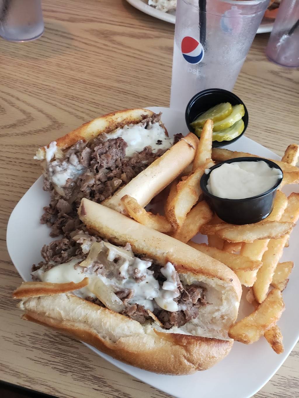 The Reef Seafood & Steak Restaurant | restaurant | 2618 Carpenter Station Rd, Wilmington, DE 19810, USA | 3025291985 OR +1 302-529-1985