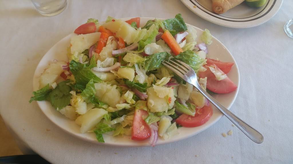 Denden Restaurant | restaurant | 6635 N Clark St, Chicago, IL 60626, USA | 7739734752 OR +1 773-973-4752