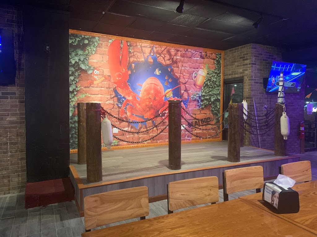 The Crab Barrack-Midfield | restaurant | 103 Bessemer Super Hwy, Midfield, AL 35228, USA | 2055366198 OR +1 205-536-6198