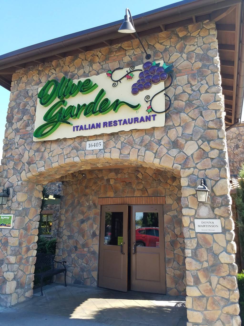Olive Garden Italian Restaurant | meal takeaway | Columbia Crossing Shopping Center, 16405 SE Mill Plain Blvd, Vancouver, WA 98684, USA | 3602564051 OR +1 360-256-4051