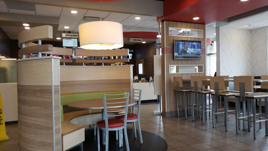 McDonalds | cafe | 131 Howland Blvd, Deltona, FL 32738, USA | 4073020100 OR +1 407-302-0100