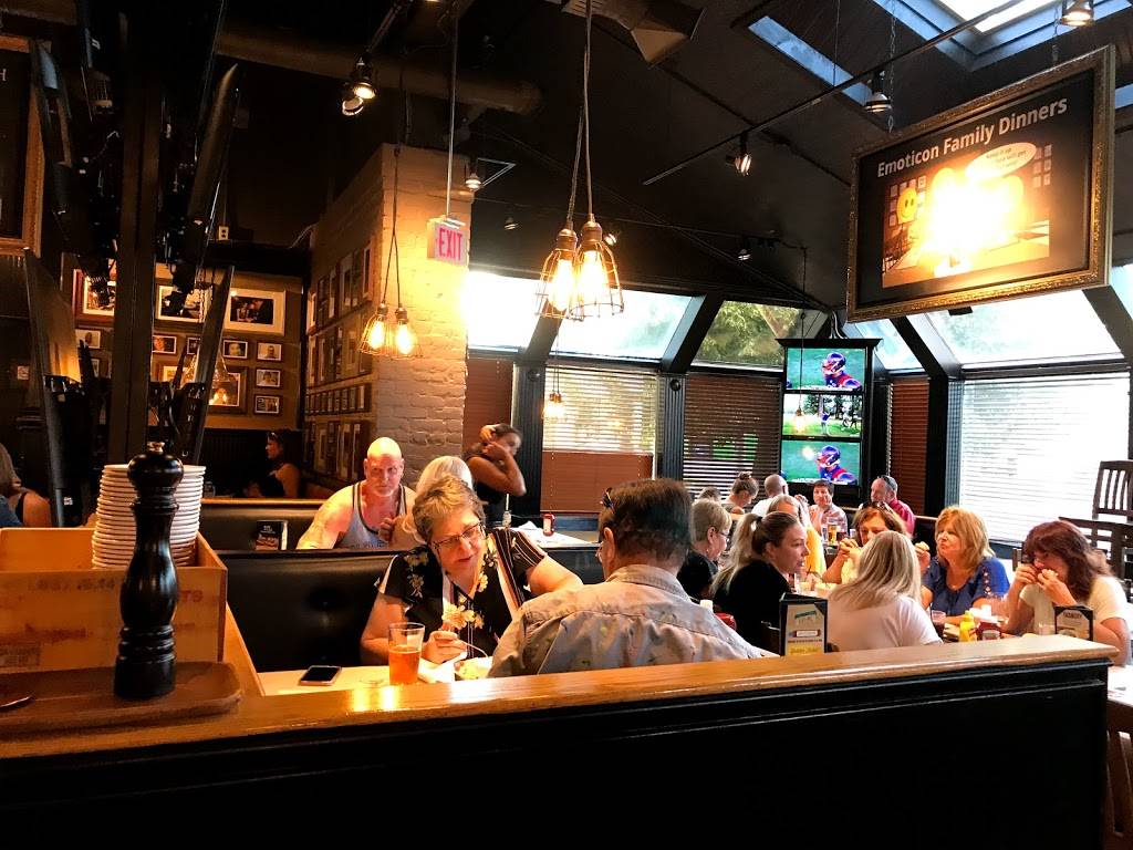 Jack Astors Bar & Grill | restaurant | 400 Ontario St, St. Catharines, ON L2R 5L8, Canada | 9059885677 OR +1 905-988-5677