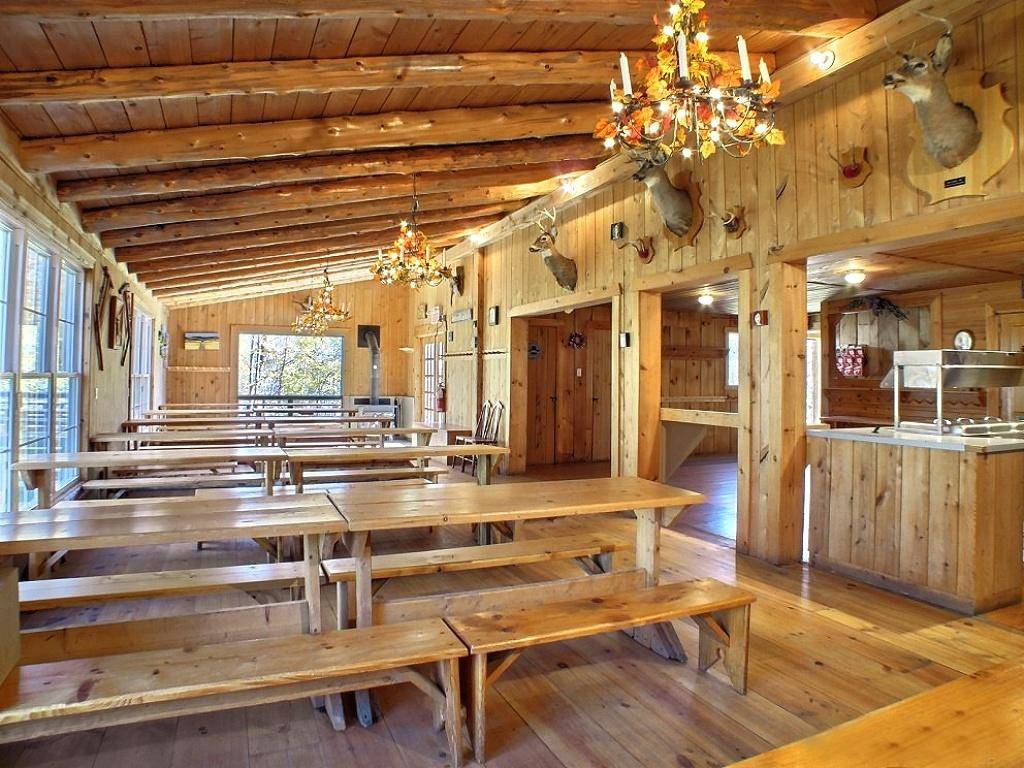 Cabane du Pic Bois | restaurant | 1468 Chemin Gaspé, Brigham, QC J2K 4B4, Canada | 4502636060 OR +1 450-263-6060