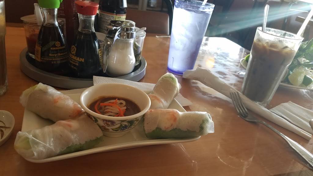 Asian Bistro | restaurant | 1520 S Webb Rd #180, Wichita, KS 67207, USA | 3164256208 OR +1 316-425-6208