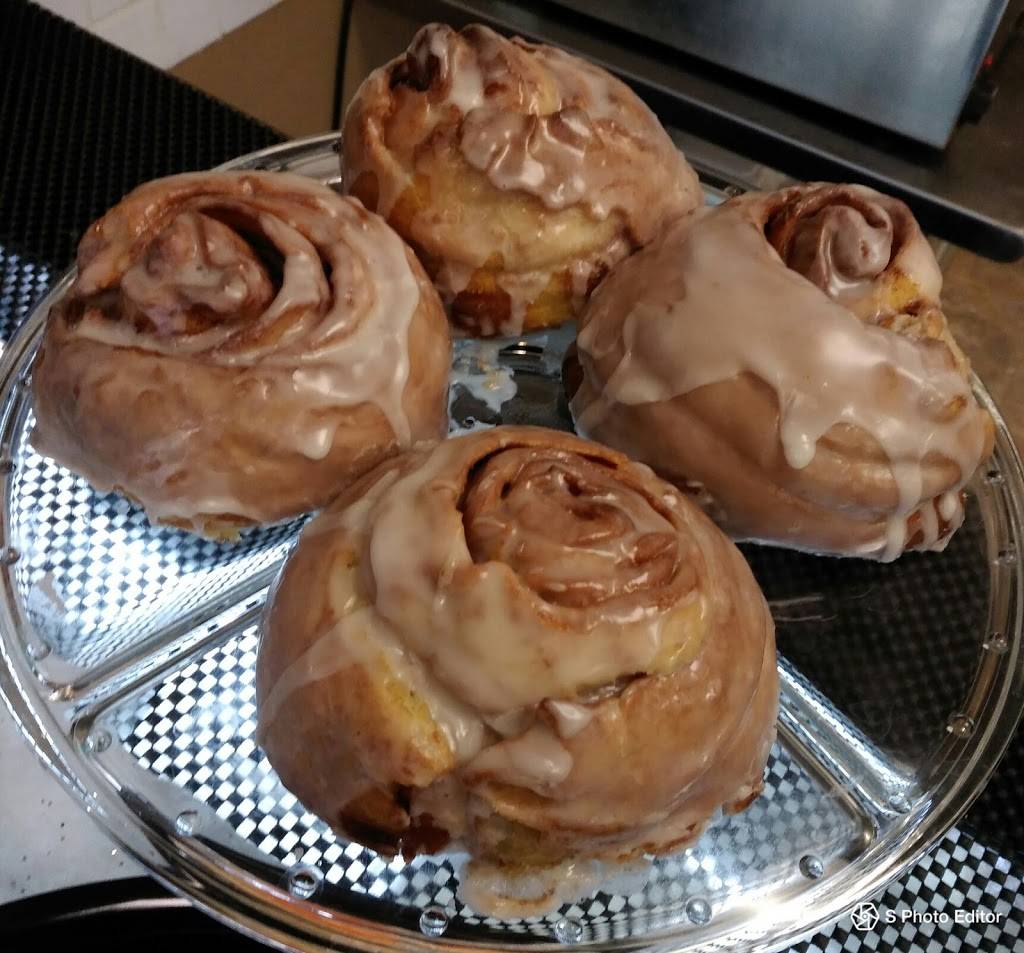 Delinos Deli & Bakery | bakery | 319 E Main St, Galesburg, IL 61401, USA | 3093423372 OR +1 309-342-3372