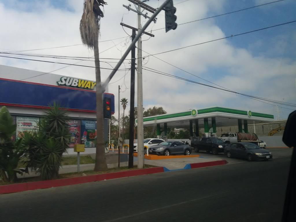 Subway | restaurant | Carretera Ensenada La Tijuana, Suite #501, Veracruz, 22705 Rosarito, B.C., Mexico | 016611000932 OR +52 661 100 0932