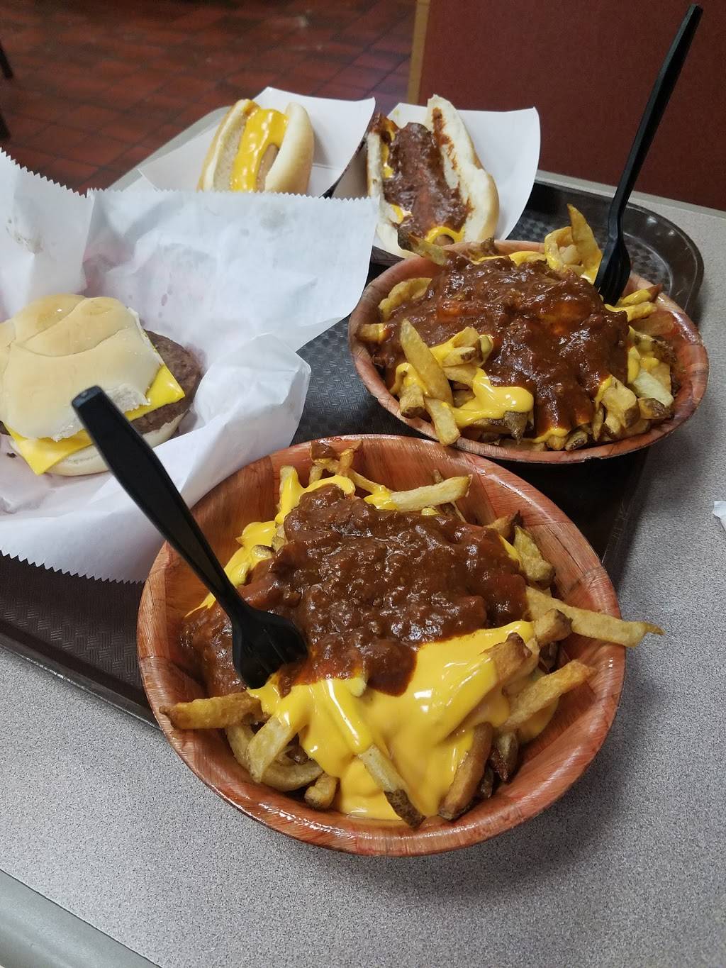 Hot Dog Shoppe | restaurant | 320 Market St, East Liverpool, OH 43920, USA | 3303866688 OR +1 330-386-6688