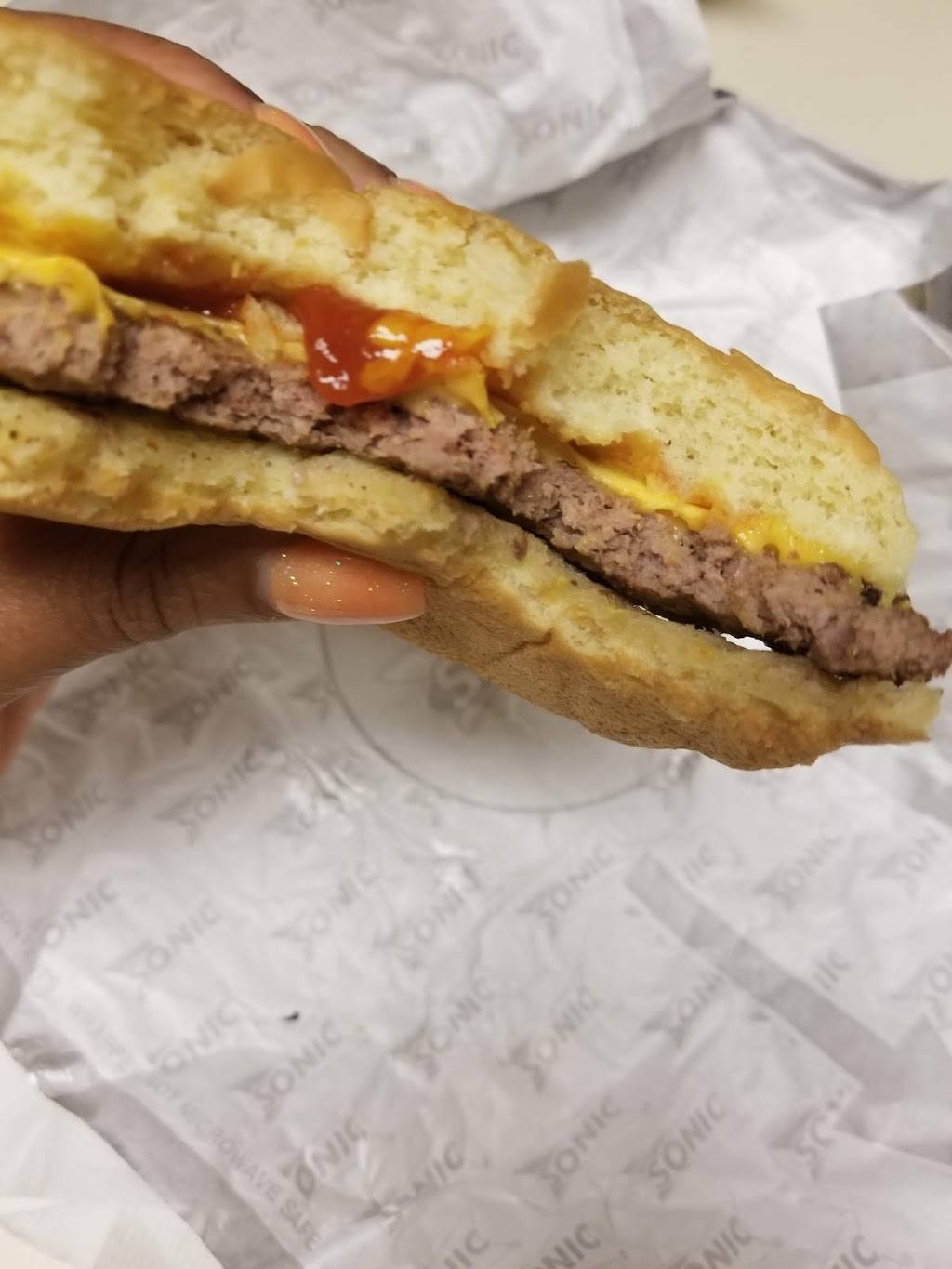 Sonic Drive-In | restaurant | 3106 B Solomons Island Rd, Edgewater, MD 21037, USA | 4109563986 OR +1 410-956-3986