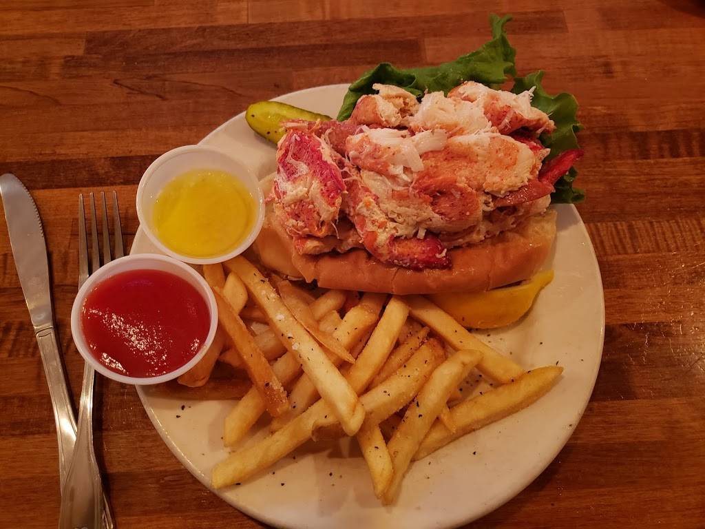 Quahog Republic Whalers Tavern | restaurant | 24 N Water St, New Bedford, MA 02740, USA | 7742066303 OR +1 774-206-6303