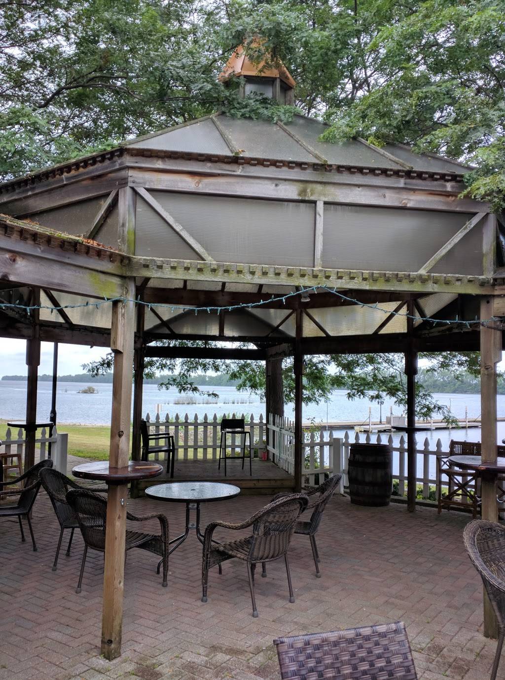 Boblo Island Beach House Restaurant | restaurant | Amherstburg, ON N9V 4B2, Canada | 5199973099 OR +1 519-997-3099