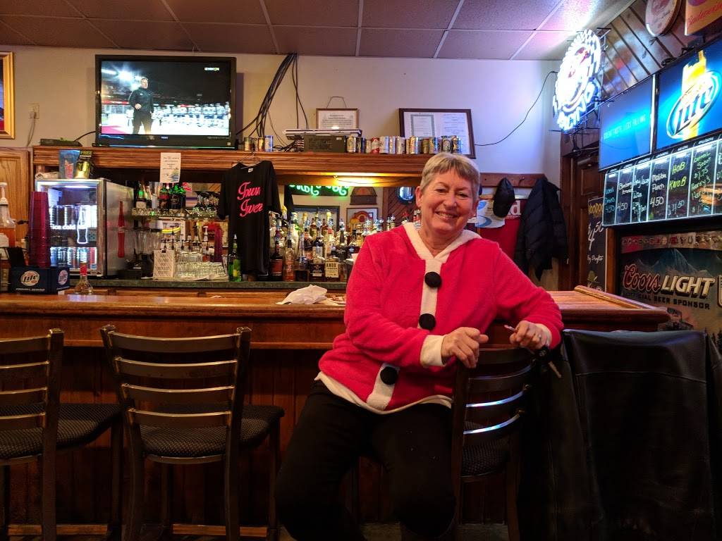 Auburns Town Tavern | restaurant | 1343 Main St, Auburn, IN 46706, USA | 2609250555 OR +1 260-925-0555