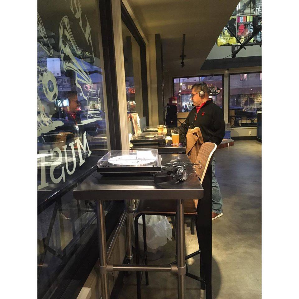 Armadillo Music | restaurant | 207 F St, Davis, CA 95616, USA | 5307588058 OR +1 530-758-8058