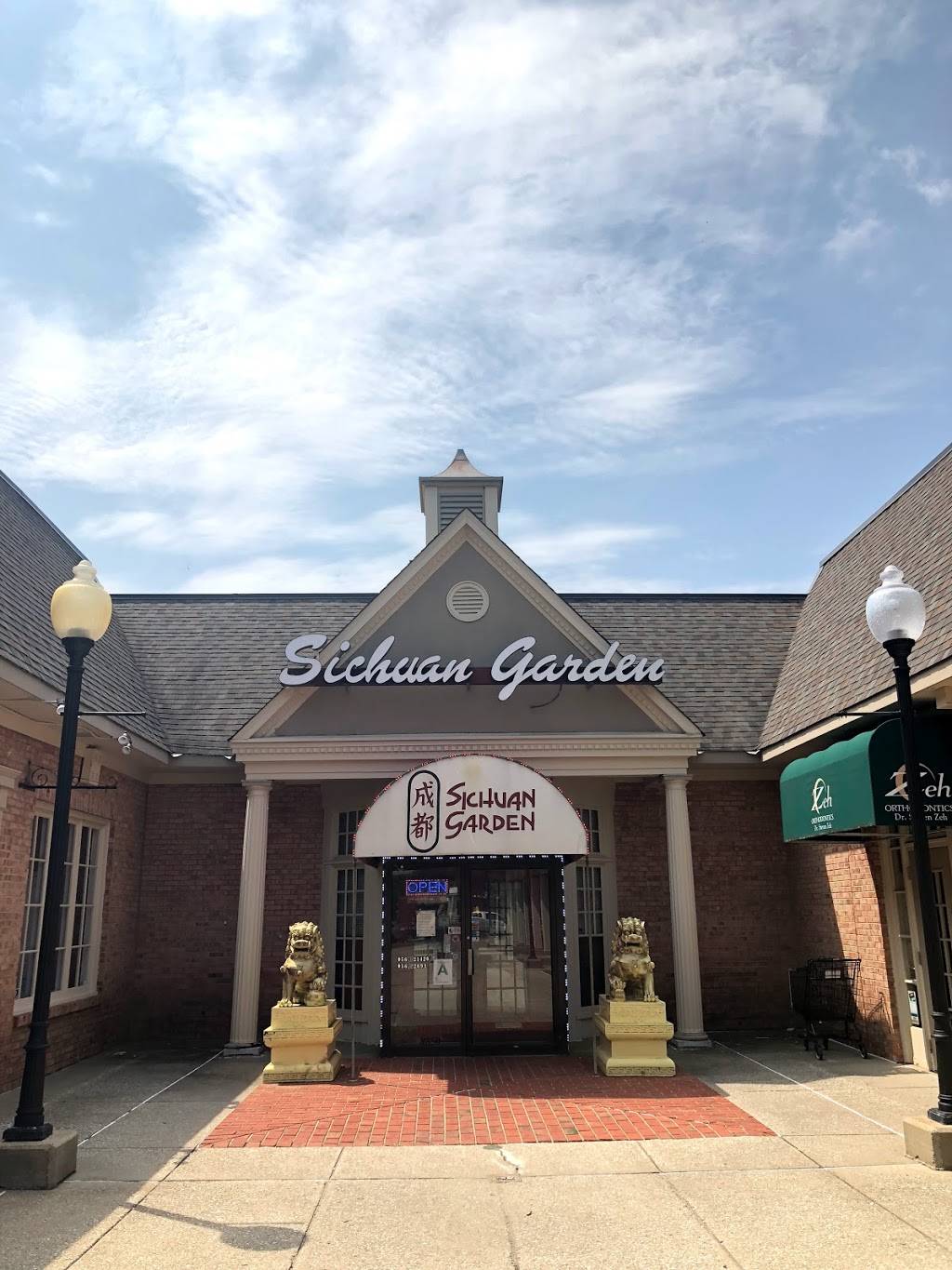 Sichuan Garden Chinese Restaurant | restaurant | 9850 Linn Station Rd, Louisville, KY 40223, USA | 5024266767 OR +1 502-426-6767