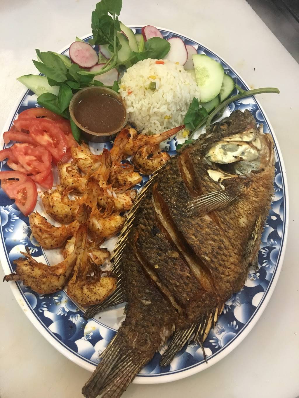 Armenia Restaurante Salvadoreño | restaurant | 2563 San Pedro St, Los Angeles, CA 90011, USA | 2137449915 OR +1 213-744-9915