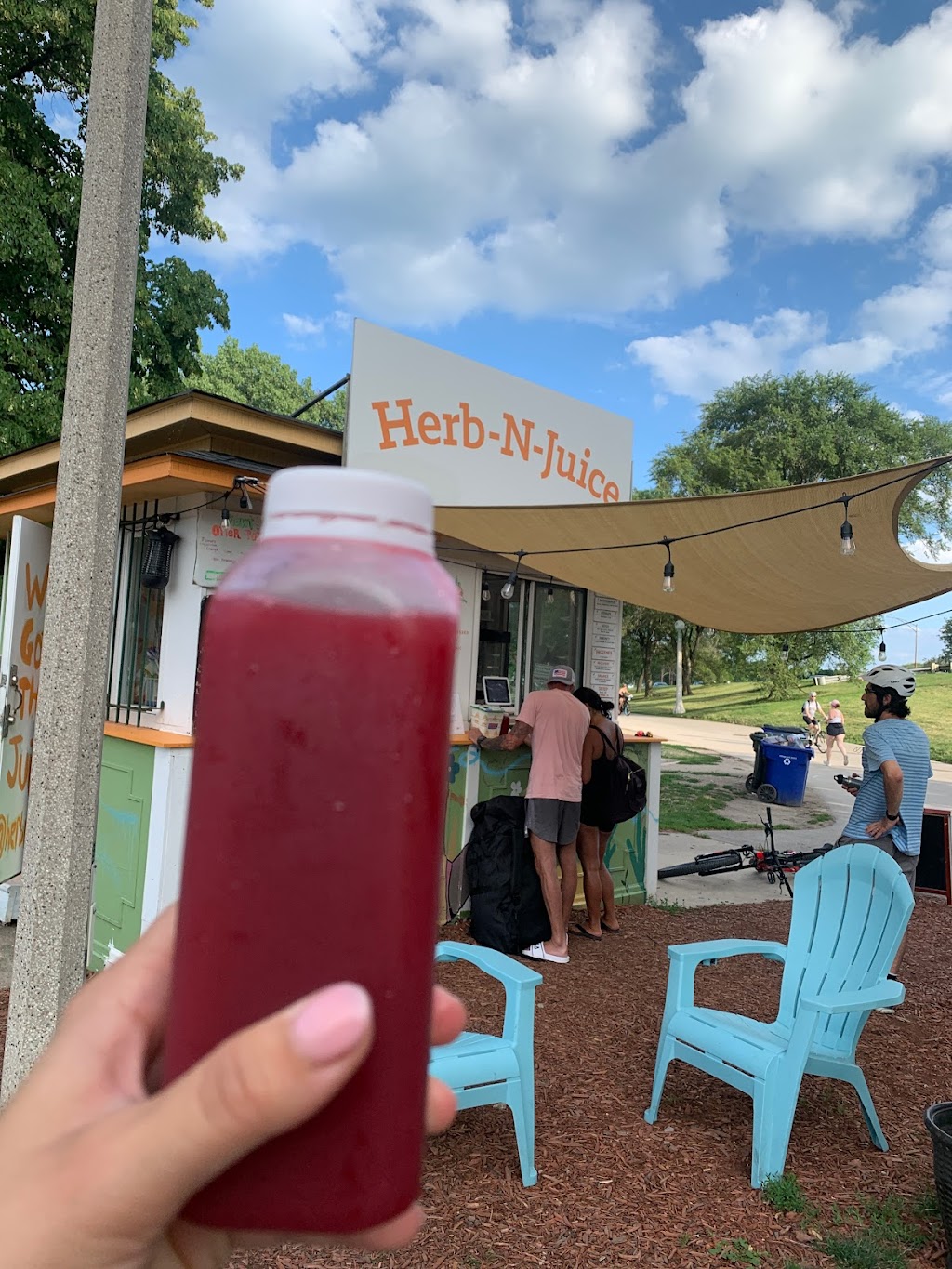 Herb-N-Juice | cafe | 3158 N Lakefront Trl, Chicago, IL 60657, USA | 7738990446 OR +1 773-899-0446