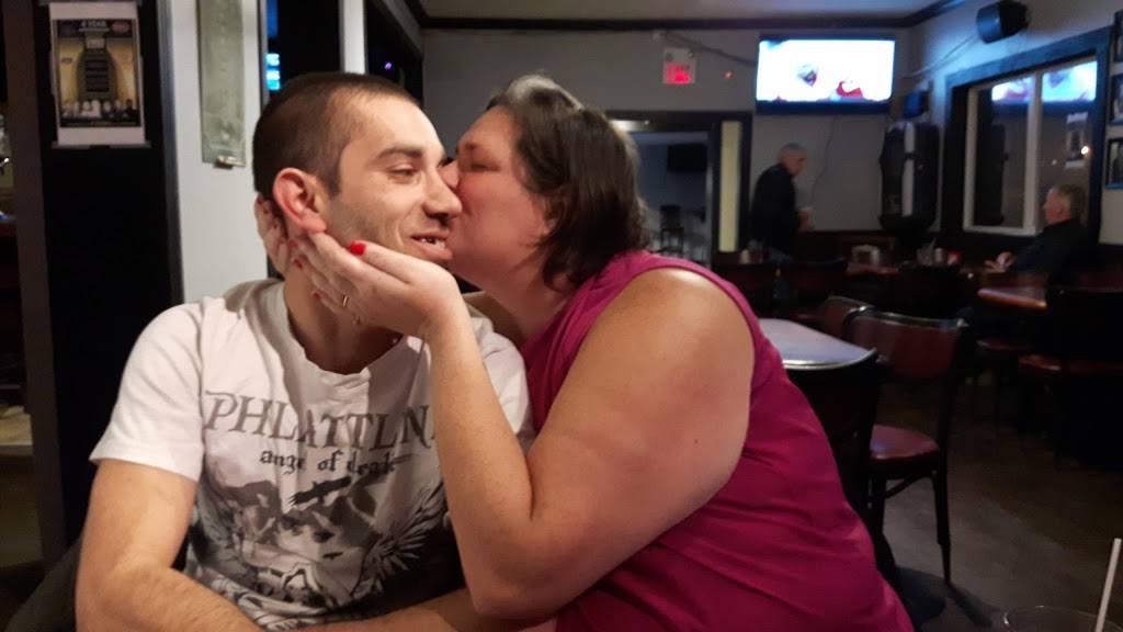 Lotos Sports Bar And Grill | restaurant | 275 Barton St, Stoney Creek, ON L8E 2K4, Canada | 9056627554 OR +1 905-662-7554