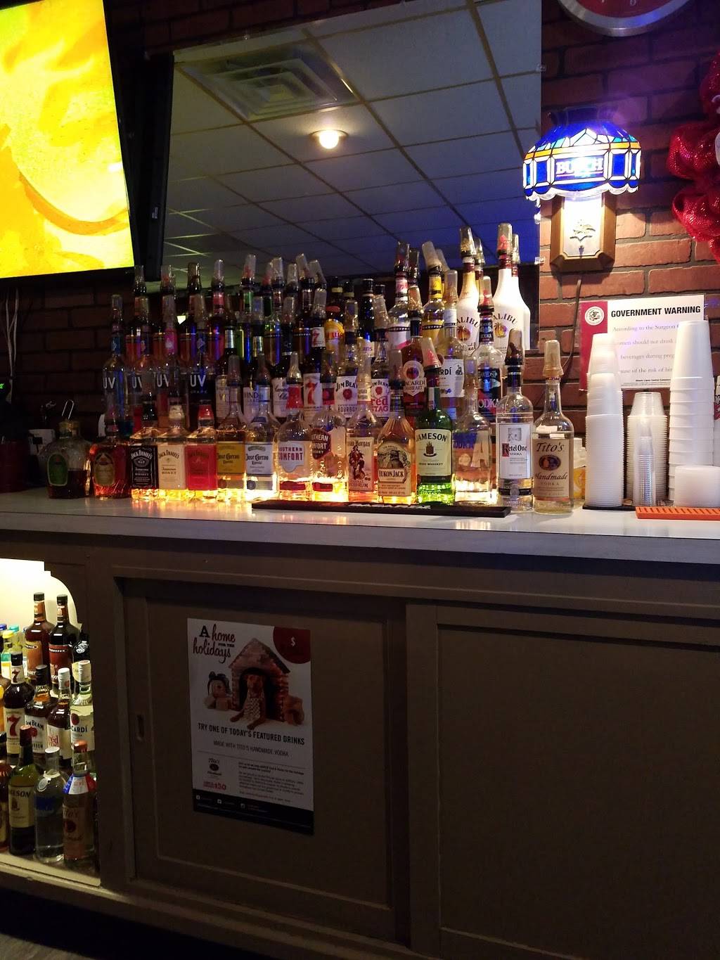 Two Dog Saloon Inc | restaurant | 104 S State St, Roodhouse, IL 62082, USA | 2175895624 OR +1 217-589-5624