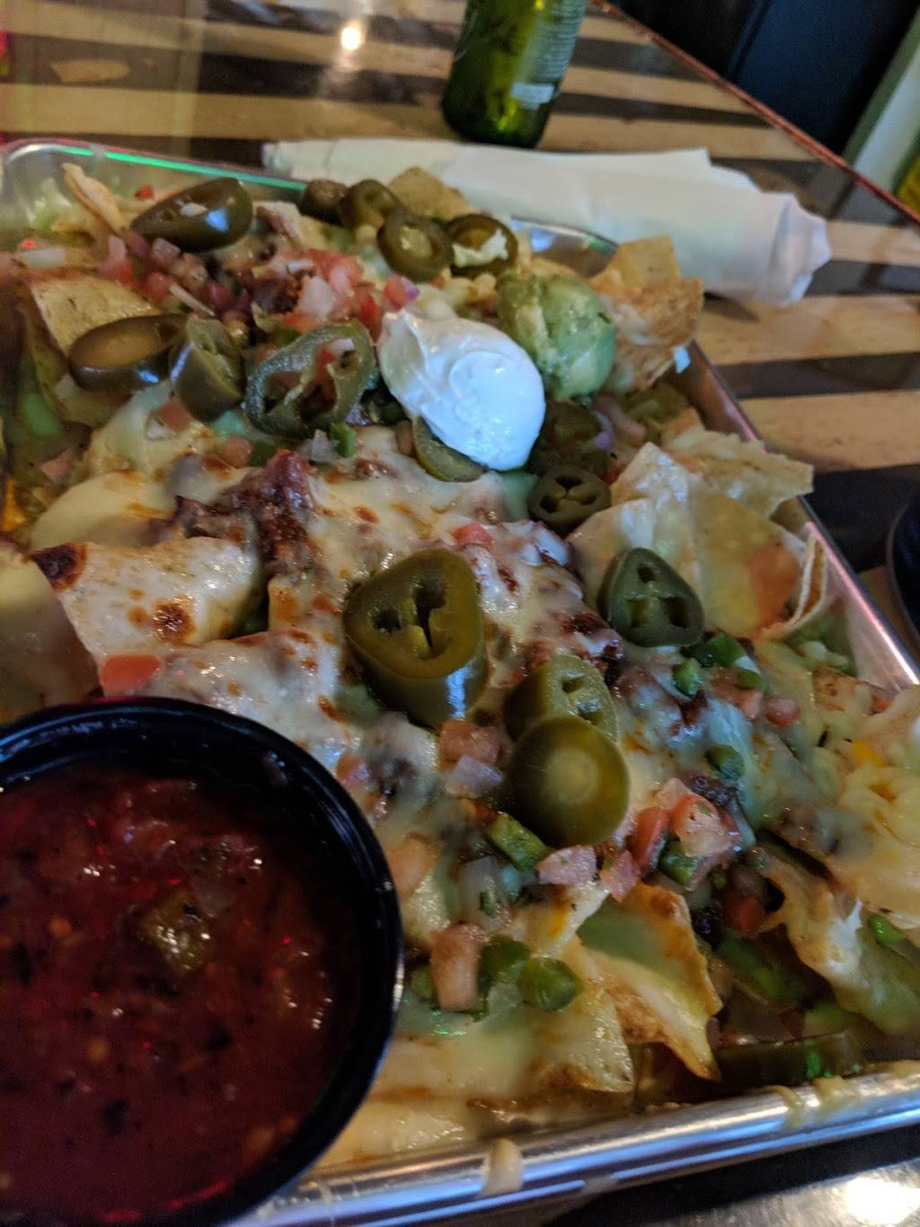 Smugglers Run | restaurant | 1 St John St, Wyandotte, MI 48192, USA | 7345301788 OR +1 734-530-1788