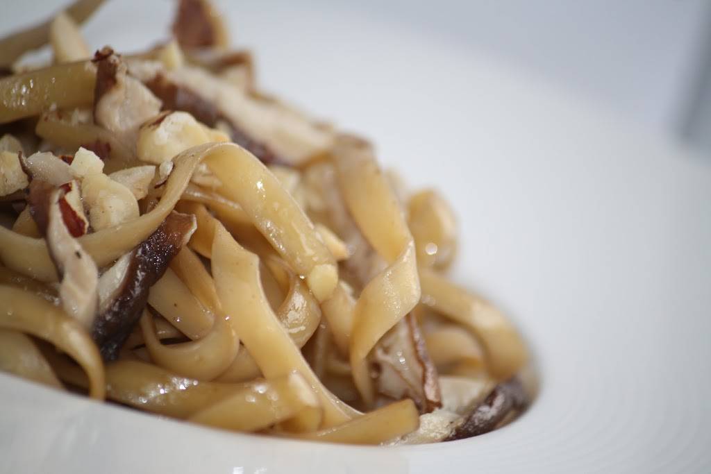 The Inn Spot on the Bay | restaurant | 32 Lighthouse Rd, Hampton Bays, NY 11946, USA | 6317281200 OR +1 631-728-1200