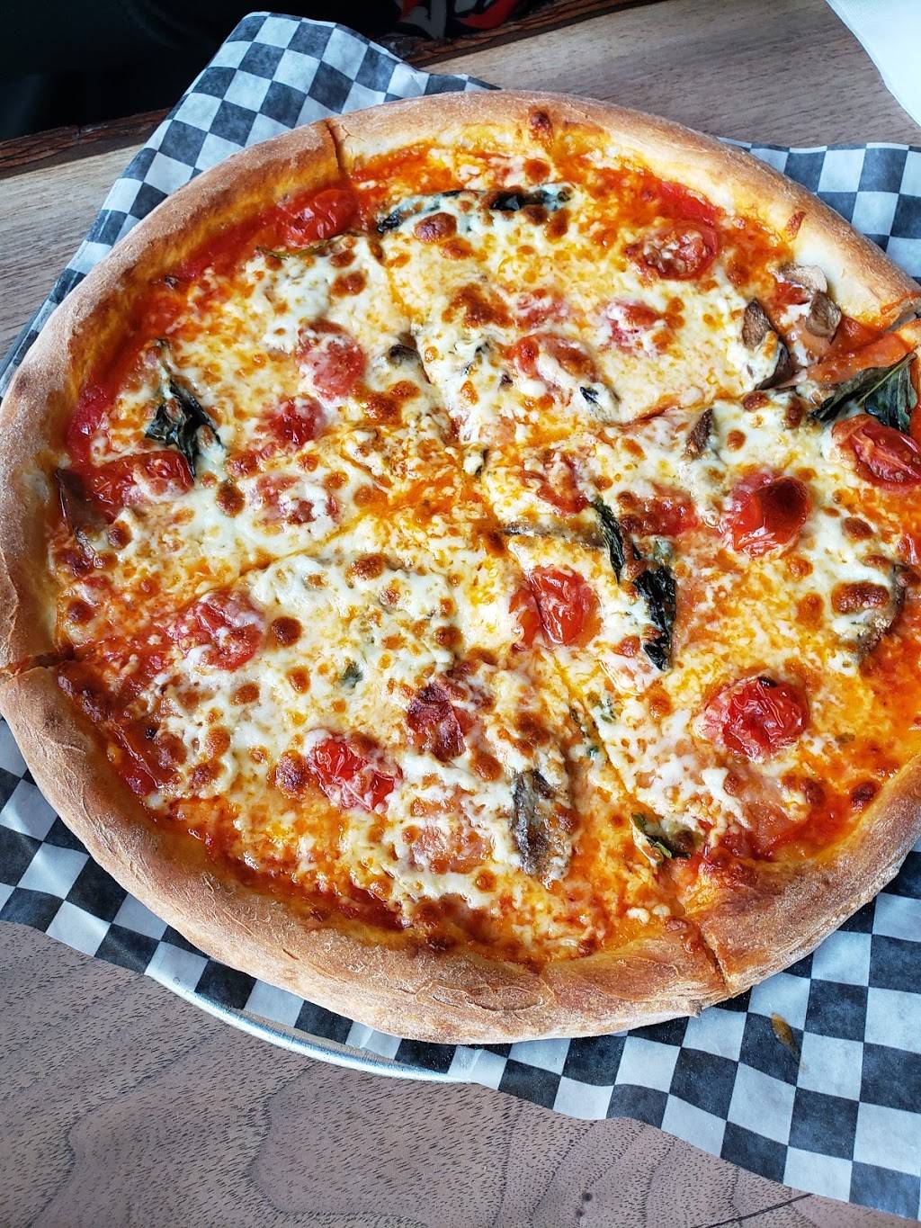 FBI Pizza | restaurant | 2336 Lake Shore Blvd W, Etobicoke, ON M8V 1B6, Canada | 4162510101 OR +1 416-251-0101