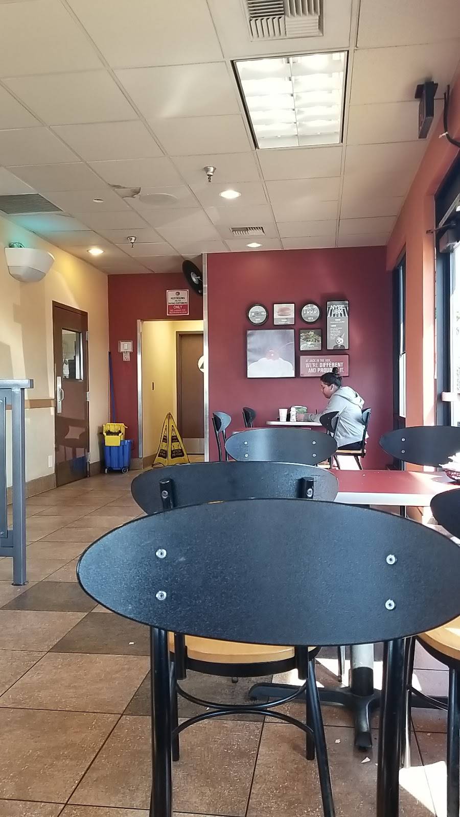 Jack in the Box | restaurant | 10151 Ben Nevis Blvd, Riverside, CA 92509, USA | 9516811189 OR +1 951-681-1189