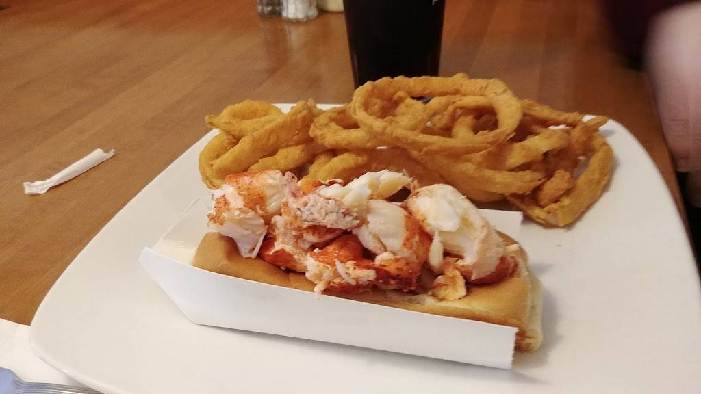 Lobster Boat Restaurant | restaurant | 273 Derry Rd, Litchfield, NH 03052, USA | 6038824988 OR +1 603-882-4988