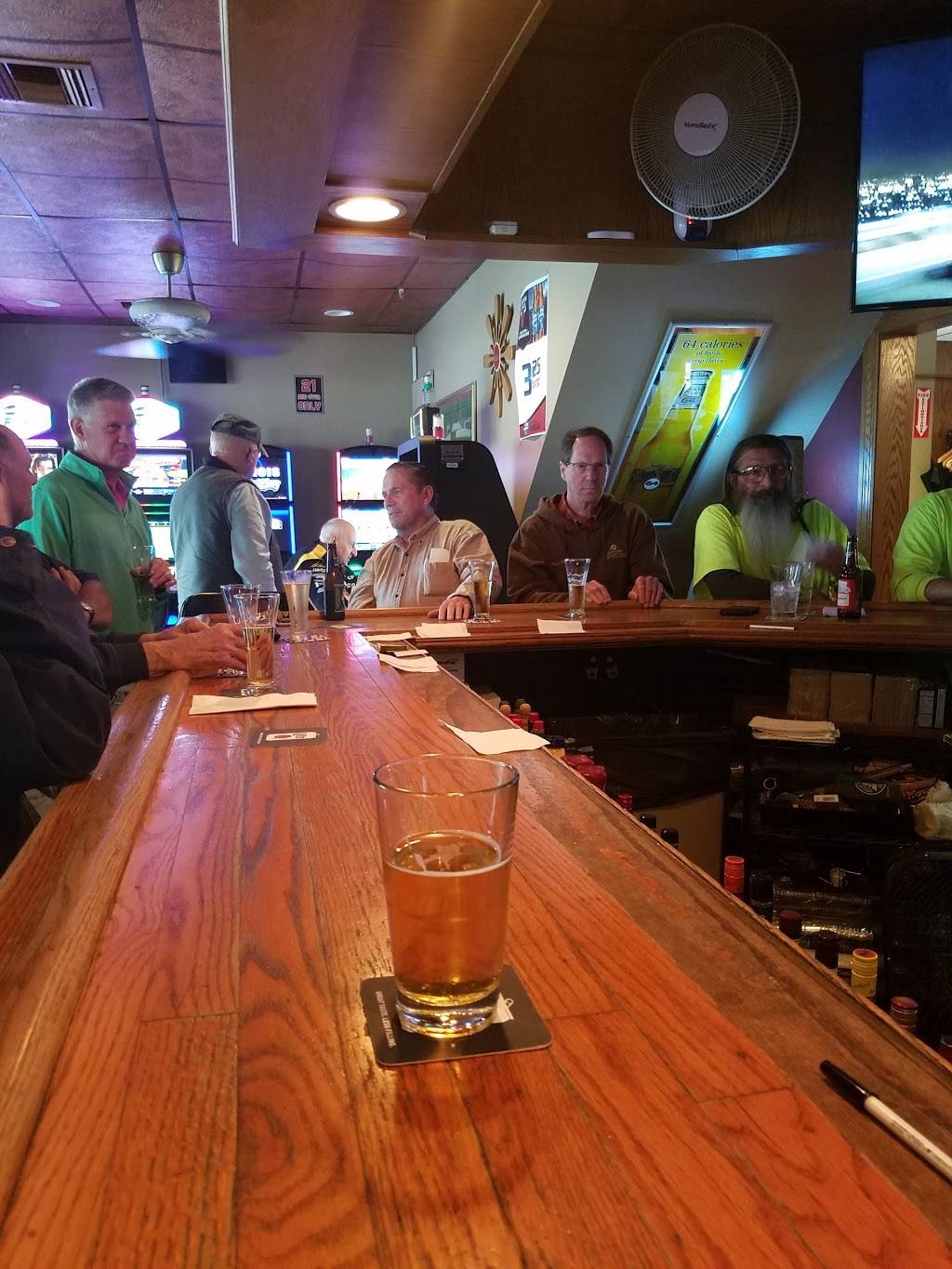 Crossroads Restaurant & Bar | restaurant | 20915 Park Ave, Mundelein, IL 60060, USA | 8479499009 OR +1 847-949-9009