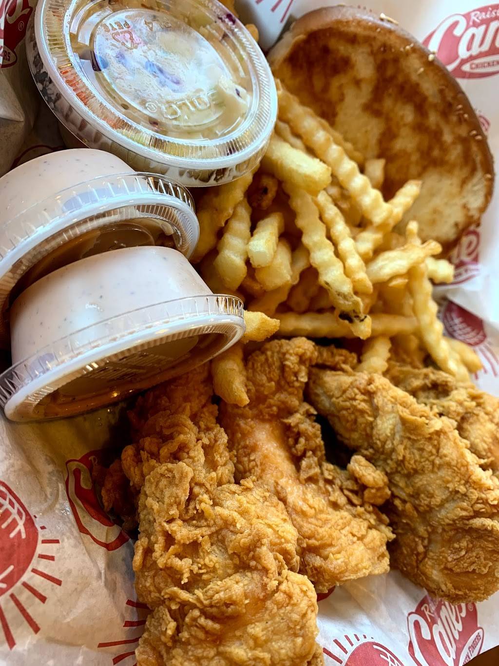 Raising Canes Chicken Fingers | meal takeaway | 4100 Belt Line Rd, Addison, TX 75001, USA | 9728517960 OR +1 972-851-7960