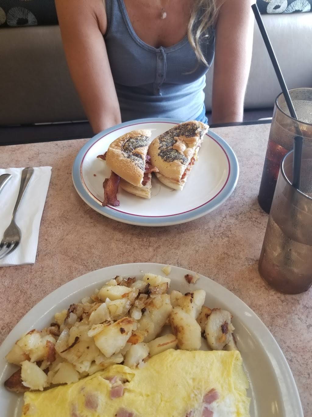 Elliotts Restaurant | restaurant | 4501 Pennell Rd, Aston, PA 19014, USA | 6104946365 OR +1 610-494-6365