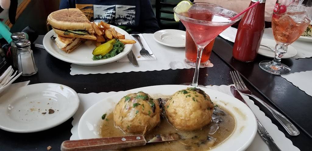 Joe & John Totos | restaurant | 809 Father Capodanno Blvd, Staten Island, NY 10305, USA | 7189791888 OR +1 718-979-1888