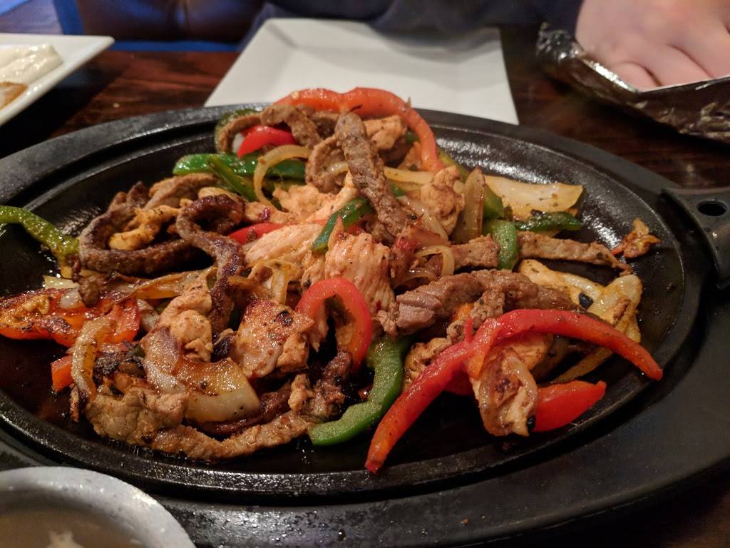 Plaza Azteca | restaurant | 45990 Waterview Plaza, Sterling, VA 20166, USA | 7034303510 OR +1 703-430-3510